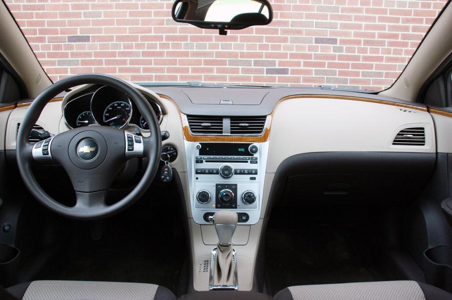  Chevrolet Malibu 2010 года  (фото 24 из 38)
